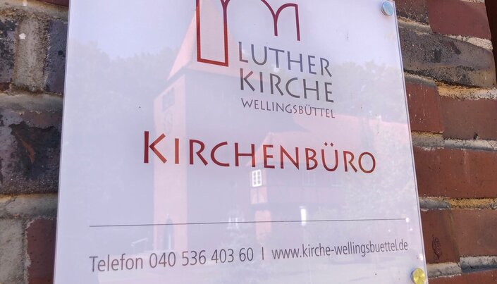 Kirchenbüro-Schild - Copyright: Lutherkirche