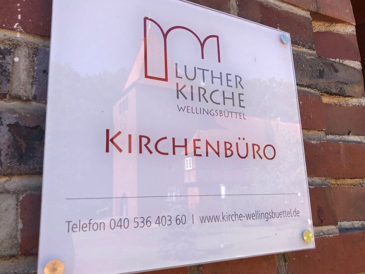 Kirchenbüro-Schild